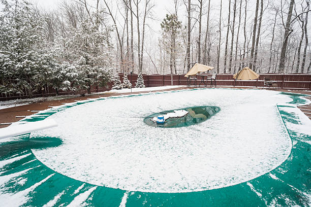 Lauko baseino uždengimas: kaip pasiruošti žiemai?